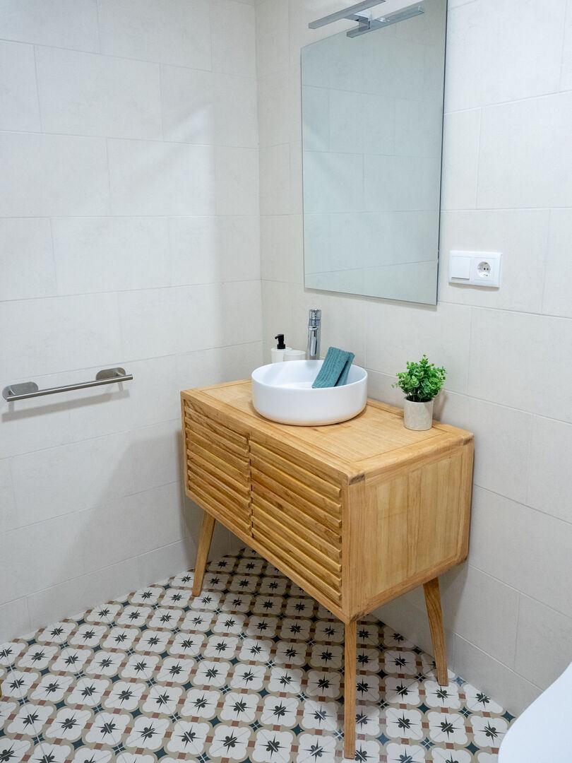 Bathroom sink