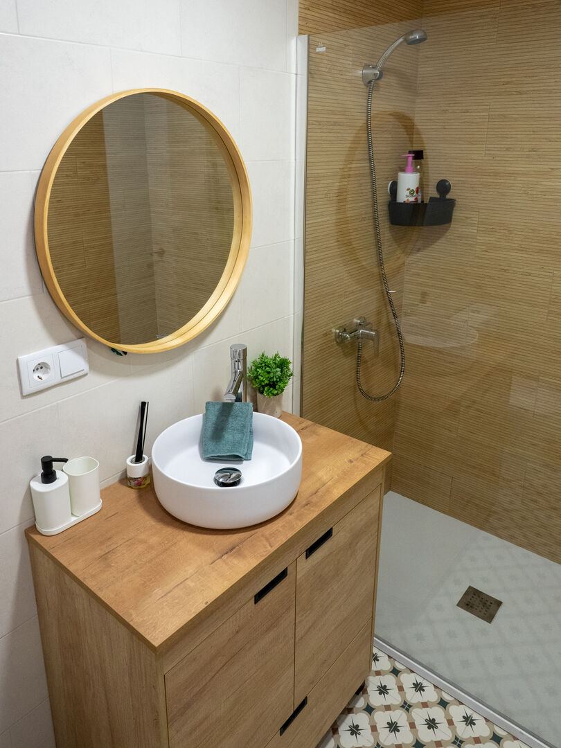 Bathroom sink