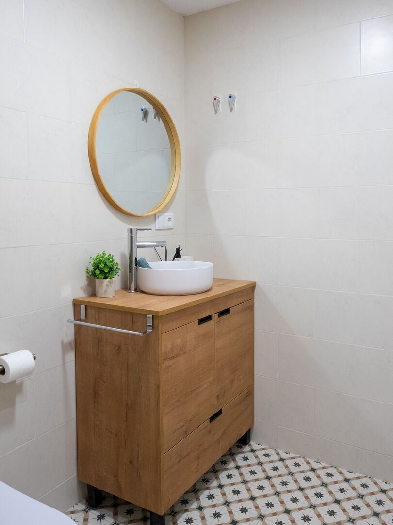 Bathroom sink
